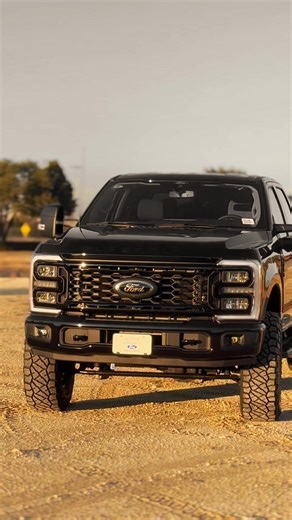 This is the FS Performance Ford F-250 Stage 1! Rate this build 1-10 📈 #Alumiduty #FordF250 #FordTrucks #SuperDuty #ShadowBlack #LiftedTrucks #DallasFSP | Five Star Performance