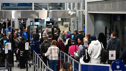 300 TSA officers quit as partial shutdown causes travel backups