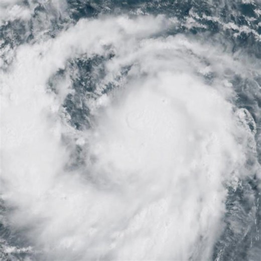 Hurricane #Erin’s stunning rapid intensification from a tropical storm to a category 4 major hurricane in less than 20 hours 👀 | Zoom Earth