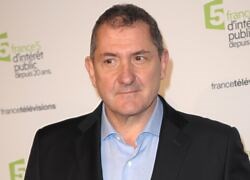 Yves Calvi - La biographie de Yves Calvi avec Voici.fr