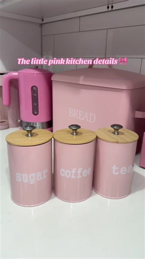 The little pink kitchen details 🎀 obsessed with these pink kitchen items