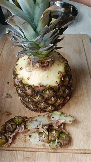 #fruitcutting #slicing #cuttingskills #cuttingfruit #pineapple #fruit #asmr #shorts