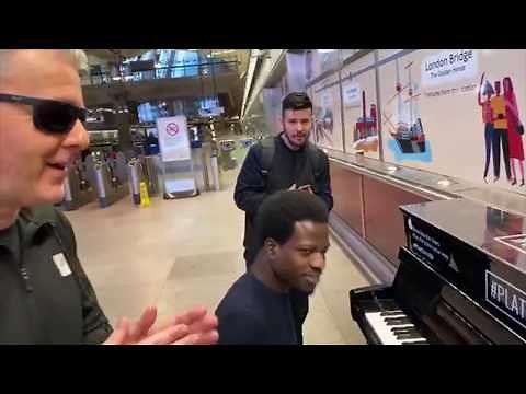 Amazing Old School Boogie Woogie Piano In The Tube Station
