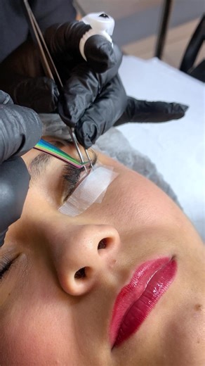 🔵 CURSO DE EXTENSIONES DE PESTAÑAS 3D y 6D 🔵 🔴 Taller paso a paso Aprende las técnicas más solicitadas: 3D, 6D, clásica, wispy, Kim K y anime, con pegamento profesional y visagismo. Ofrece un servicio de alta demanda y aumenta tus ingresos como emprendedora. ⏱ Duración: 1 día – Turno de 3 a 8 pm 📌 Presencial y práctico 📶 Inversión: 125 Bs – Matrícula gratis e incluye productos 📎 Traer modelo 🗓 15 de noviembre 🏬 Instituto El Maná – Sede central, calle Sucre 📲 WSP: 74952543 - 72111045 | E