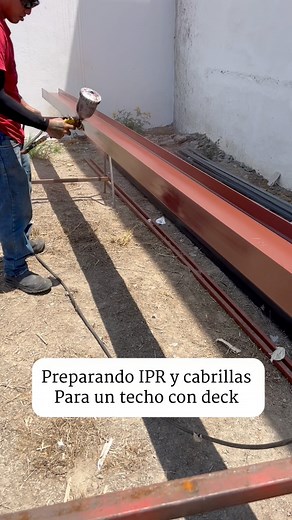 Preparando IPR y cabrillas para un techo con deck… 🔩🏗️Así comienza la estructura que transforma cualquier espacio en algo único.Firmeza, precisión y diseño que se nota desde el primer paso.👀 ¿Quieres ver más de estos procesos en acción?¡Síguenos para ver cómo llevamos cada detalle a otro nivel! 🔨✨#TechoConDeck #IPR #Cabrillas #ProcesoDeConstrucción #DeckModerno #ConstrucciónExterior #EspaciosConEstilo #TikTokArquitectura #DiseñoFuncional #SigueNuestrasRedes | Techos con Deck NL
