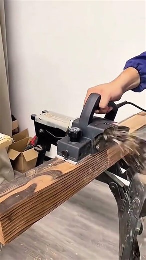 Smooth Finish Using an Electric Planer to Refurbish Timber