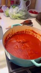 One is human. The other is animale. Guess who is who.