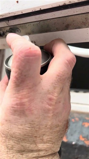 #DIY How to fix a stiff upvc window handle