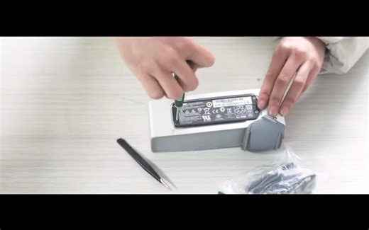 博士Bose SoundLink Mini 2代蓝牙音响自己动手更换电池带电路板，不需要焊接超简单耶！续航杠杠的。