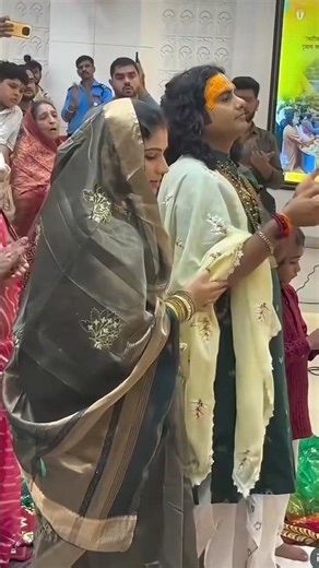 Respected Guruji and Gurumaa performing Aarti of Govardhan Maharaj Ji.