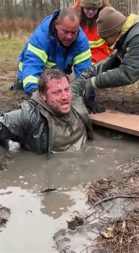 man stuck deep mud rescue mp4