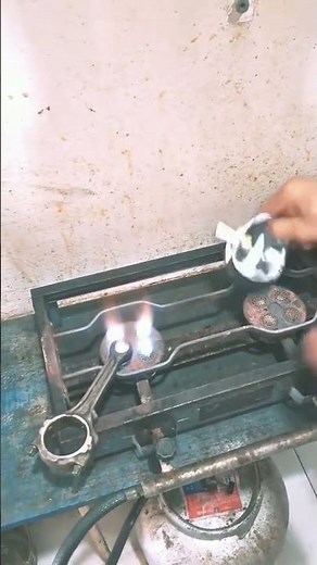 Techniques for installing connecting rod and piston pins in old-style #MechanicLife#Engineering
