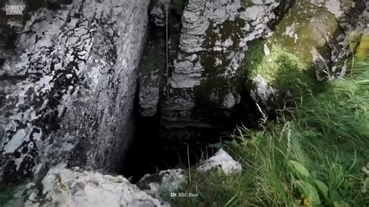 Ils sont descendus à 1 000 m… et ont trouvé un corps suspendu dans le noir