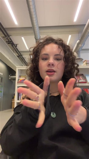 Video's van aniek ౨ৎ (@ainthealps) met Simulation Swarm - Big Thief