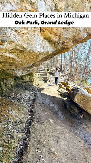 Let’s see how many people think I’m talking about Oak Park, Michigan. 🤔 Nah, I’m talking about THE one & only Oak Park in Grand Ledge, Michigan! 🎉 Here’s a little bit more information about Oak Park to prepare you if you’d like to visit to see it for yourself: The ledges at Oak Park in Grand Ledge are made of prehistoric sedimentary rock, mostly sandstone. 🎢Back in the late 1800s/early 1900s, these ledges & those across the river at Fitzgerald Park were major tourist attractions that led to G