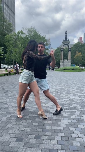 The park becomes our stage and the Tango our language 💃🏻🕺🏻 #tango #dance #experience#streettango #tangoshow #montreal #tangoargentino #tangomtl #mtlexperience