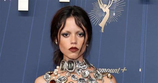 Emmy 2025: Jenna Ortega de naked dress, Selena de vermelho e