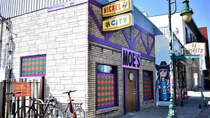 Austin bar transforms into Moe’s Tavern from ‘The Simpsons’ | CNN