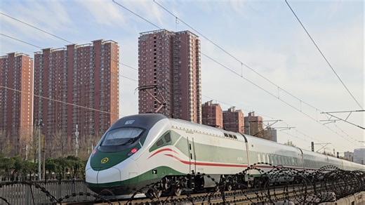 D49次列车通过邯郸联纺桥