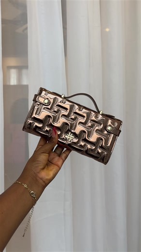 The perfect bag exists…. MAZEE PURSE in Bronze. (Shop via website, link in bio🔗) #outlashbrand