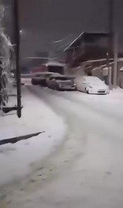 Արտակարգ իրավիճակ Նորք Մարաշում. բեռնատարը չի կարողանում արգելակել և բախվում է կայանած 3 մեքենաներին https://t.me/YerevanTodaynews | Yerevan.Today