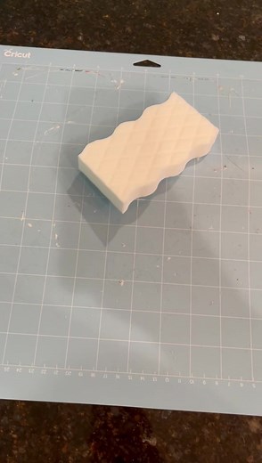 70K views · 864 reactions | How to clean your Cricut mat so it’s sticky again! :) #crafts #cricut #cleaninghacks | Craft Ideas Weekly | Facebook