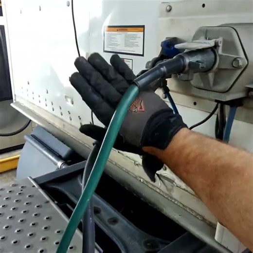 How To Check Your Trailer Connections THE SMART WAY! This method can be used by anyone to be safe.