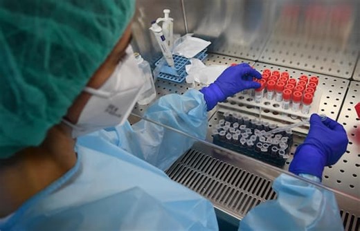 Covid, notizie di oggi. Bollettino: 166.824 casi e 496 morti in 7 giorni, in calo