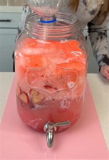 Delicious Strawberry Drink Recipe for Valentine's Day