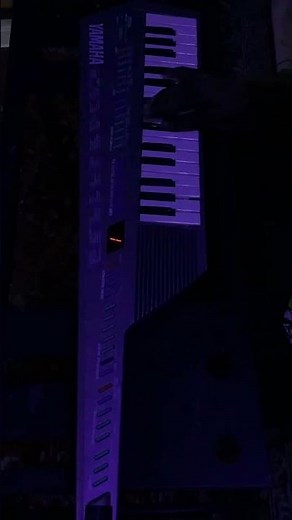 Yamaha SHS-10 Digital Shoulder Key MIDI Synthesizer Keytar Keyboard