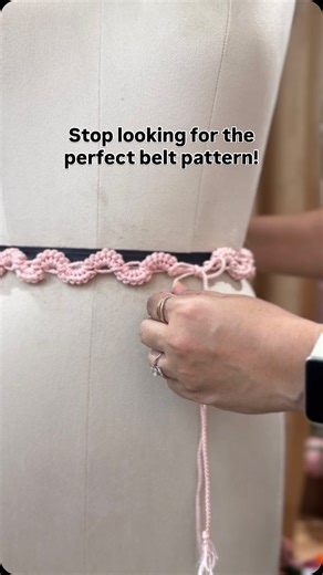 Magic Needles® on Instagram: "STOP searching for the perfect belt pattern 👎🧶 Learn how to make it 💫✨ Here’s how: 1️⃣ Leave a long tail and make a slip knot. 2️⃣ Chain 7 and pull up loops from the 2nd–7th chain. 3️⃣ Yarn over, pull through all 7 loops, then through 1 to secure. 4️⃣ Next, chain 6, pull up loops from the 2nd–6th chain. 5️⃣ Turn your work, pull up a loop from the previous stitch. 6️⃣ Yarn over, pull through all loops, then through 1 to finish. ✅ ➡️ The result? A thick, stretchy,