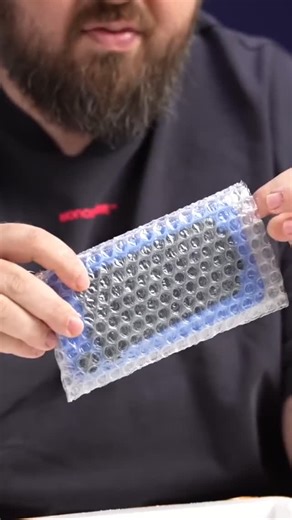 RuNewsDaily on Instagram: "iPhone 10R превращается в iPhone 16! Фейковая камера, новый экран. Качественный моддинг, в отличие от китайцев! #iPhone #моддинг #DIY #технологии #гаджеты #апгрейд #смартфон #интересно"