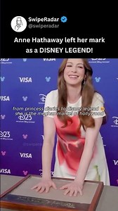 Anne Hathaway SIGNS & HANDPRINTS Her Disney Legends Plaque! 🥹🤍 | #AnneHathaway
