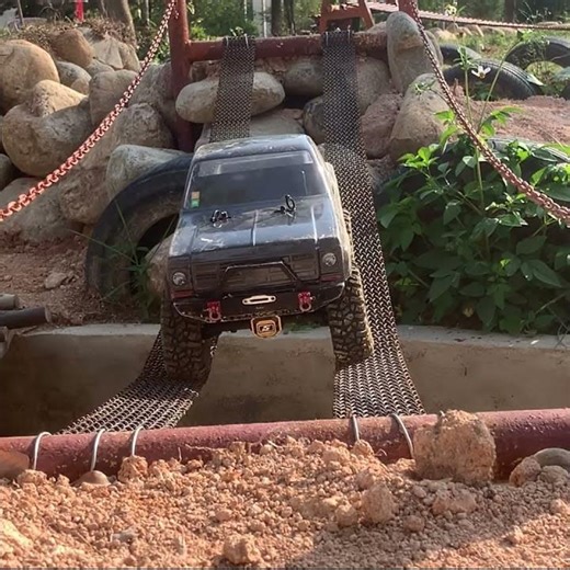 RC Enduro vs Chain Bridge… NO ROOM FOR ERROR! #rccrawling #elementrc #elementenduro