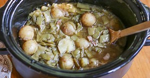 Southern Slow Cooker Green Beans and Potatoes