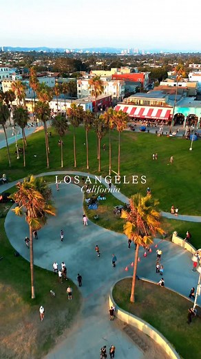Top 100 Things To Do in Los Angeles⬇️ • For further information about the Top 100 Things To Do in LA (incl. the best beaches, landmarks, entertainment and food spots) check the free Travel Maps in the Story Highlights named „Maps🗺️“. • • #losangeles #la #lacalifornia #losangelescalifornia #california #californialove #losangeles_city #roadtripusa | Tworoamtheworld