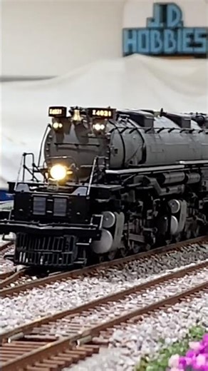 HO-Scale UP Big Boy hauls Caboose! #unionpacific #bigboy4014 #modelrailroad #hoscaletrains #shorts