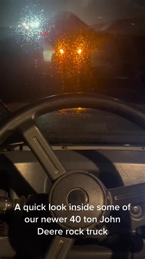 Exploring the John Deere 40 Ton Articulated Rock Truck