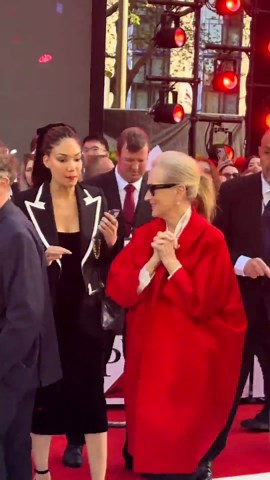 Meryl Streep dazzles in red on the carpet