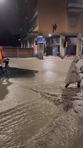 1.3M views · 3K reactions | Alle ore 2:20 continua a piovere su tutta la provincia di Bologna con fenomeni più intensi sulle aree collinari. I fenomeni tenderanno a diminuire nelle prossime ore. Video Antonio Allegri della serata di ieri da Via Lame. | Emilia Romagna Meteo | Facebook