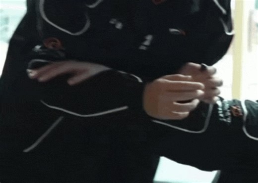 Bearhandling in progress; Only trained professionals can perform this safely, please do not try this at home.