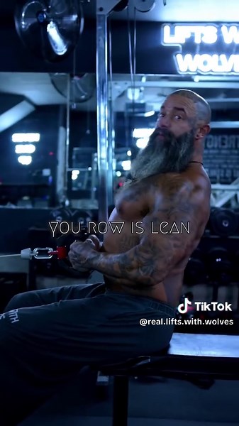 🤜🏼Seated V-Bar Cable Row🤛🏼 ✅ Follow for FREE daily workouts‼️ - - Download my app 📲 to train with me! Click the link in my bio! ↙️ Available in the App Store and Google Play Store! ✅ 18 different programs, for different goals, different fitness levels, and different schedules. ✅ Over 400 different exercises! Programs include: - Bodybuilding - Pure Strength - Power Building - Full Body Physique - Free Weights Only - Body Part Split - Upper Body - Lower Body Split - Big Booty Program - New to