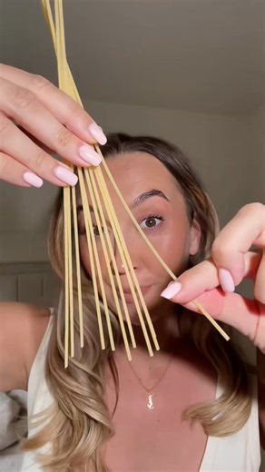 21K views · 50 reactions | Grow longer hair with this best-selling Kale-Infused leave-in treatment. Clinically-proven to make hair 50% stronger, reduces breakage, and contains heat protection! 朗 | Color Wow | Facebook