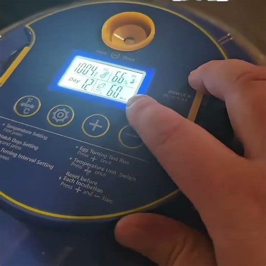 Αυτόματη περιστροφή και έλεγχος υγρασίας για καλύτερη εκκόλαψη