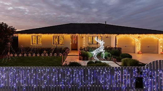 How To Install Outdoor Christmas Decorations  - Bunnings Australia