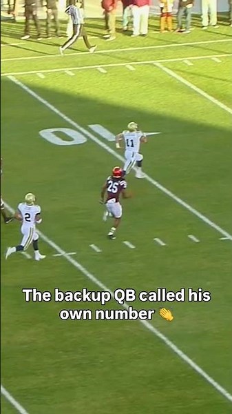 He went all the way 😱 #georgiatech #accfootball #collegefootball