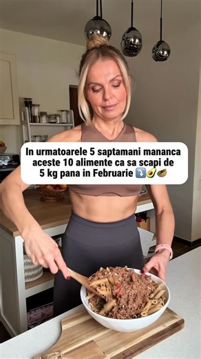 SILVIA FITNESS MAMA on Instagram: "➡️Acestea sunt alimente de înaltă calitate care stimulează în mod natural metabolismul, echilibrează zahărul din sânge, reduc poftele și fac pierderea grăsimii mai ușoară: 💌Comentează „VREAU” și îți voi trimite linkul cu 50+ MESE PROTEICE pe care le poți face cu ele, rețete complete calculate cu macronutrienți pt mic dejun, prânz, cină, desert, ca să te ajute să reduci grăsimea și să te tonifiezi fără să te restricționezi. Lista ⬇️ 1️⃣ Iaurt Grecesc: Bogat în 