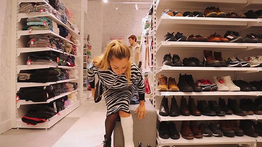 Short Leg Cast - Broken Ankle Recovery at the Mall