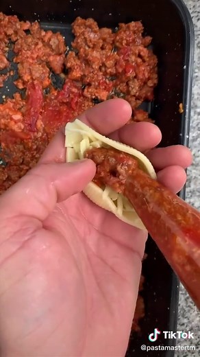 Delicious Cheesy Bolognese Stuffed Conchiglie Recipe