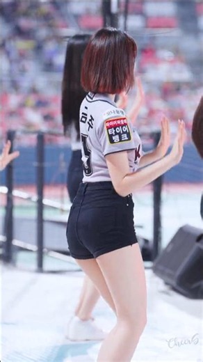 Cheerleader Lee Geum-Ju, who plops down while singing the thumbs-up song 李金珠 Lee Geum-Ju cheerlea...